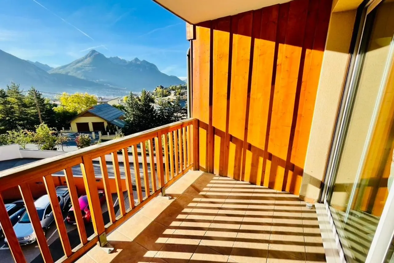 Nice Cosy Apt With Balcony In Briancon France